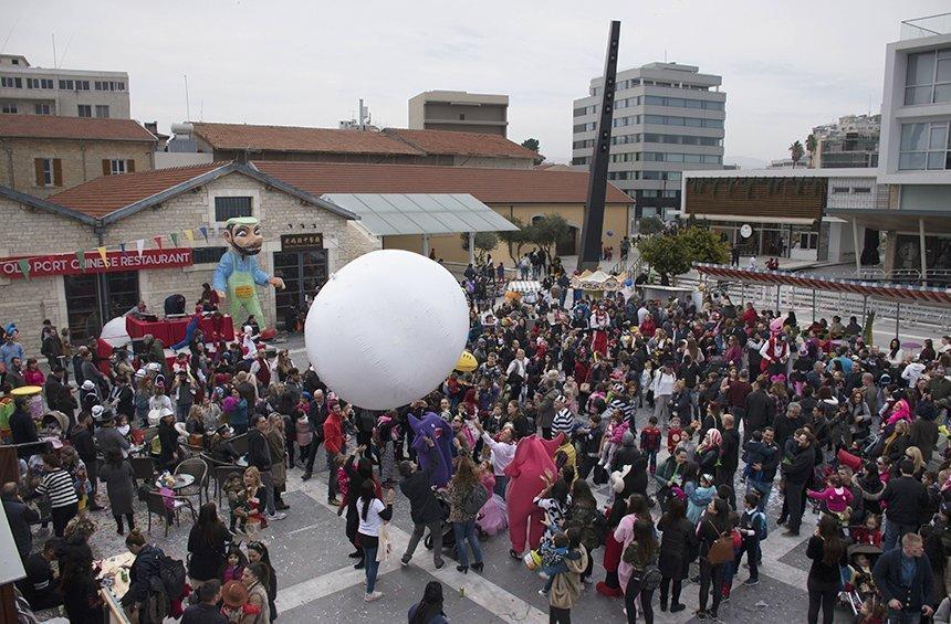 PHOTOS: Huge, white balls were the center of attention in this carnival!