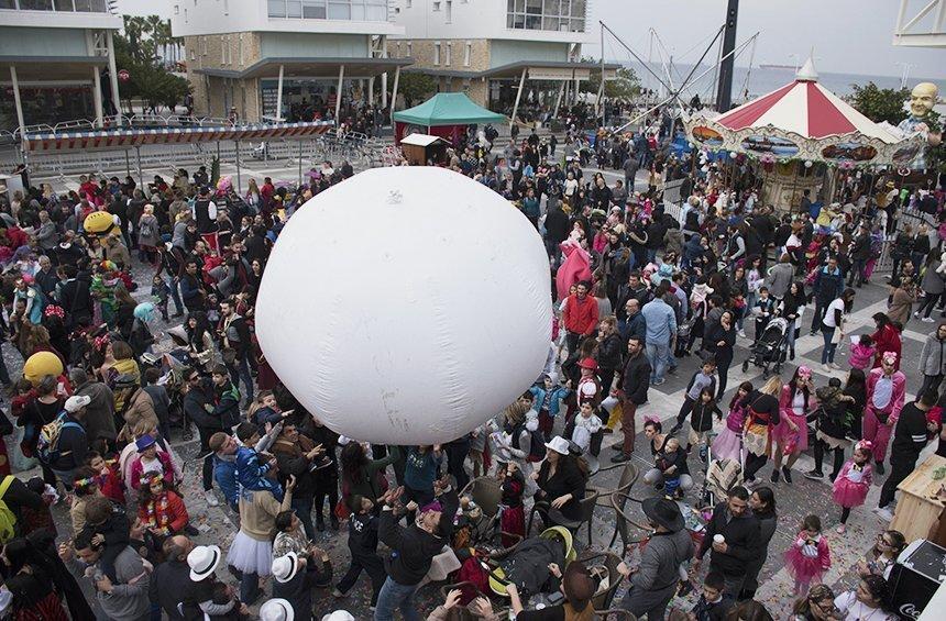 PHOTOS: Huge, white balls were the center of attention in this carnival!