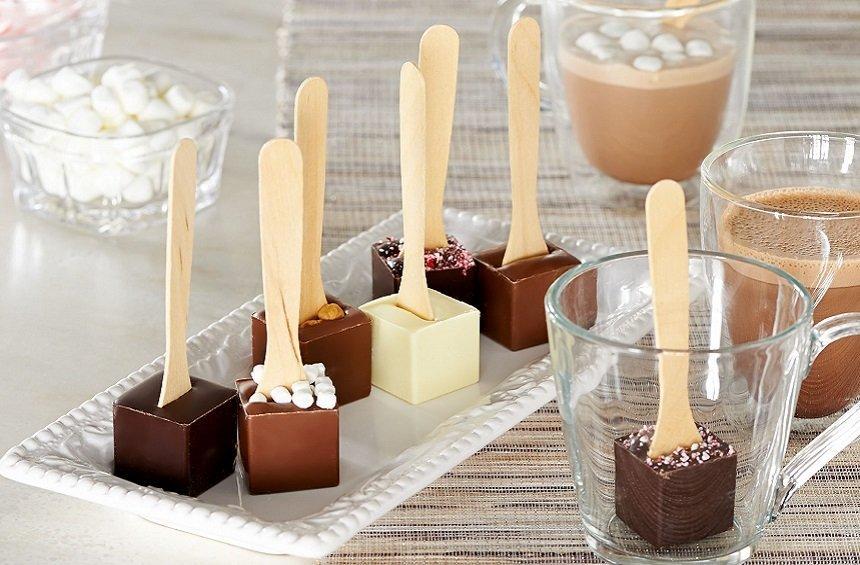 Chocolate Popsicle is the new trend in Limassol for making hot chocolate!