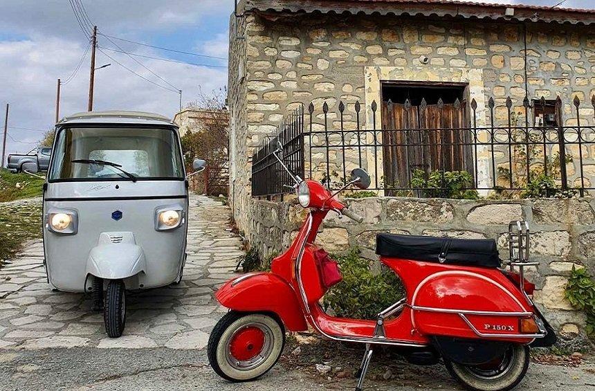 OPENING: Constantinos and Giorgos prepare a special kind of street food on a… motorcycle!