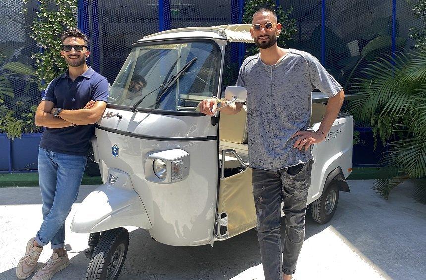 OPENING: Constantinos and Giorgos prepare a special kind of street food on a… motorcycle!