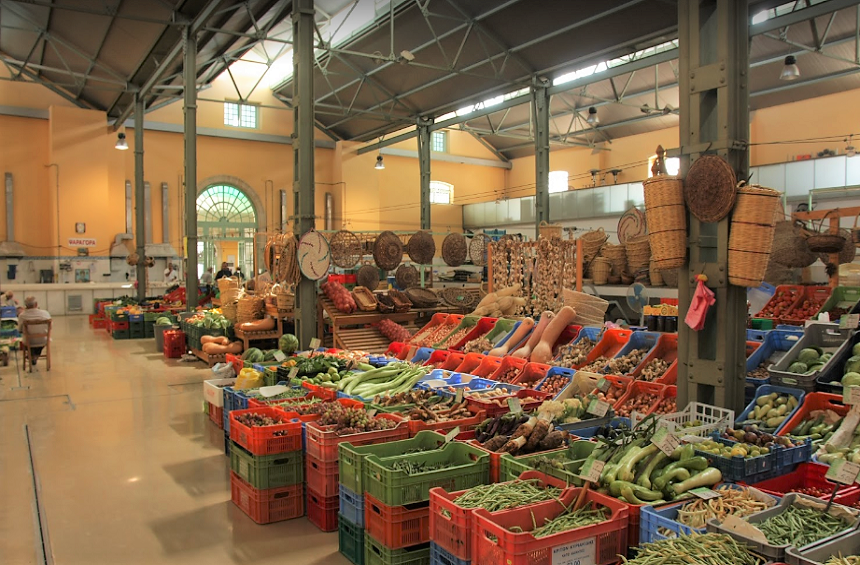 The market around 2010, after its restoration.