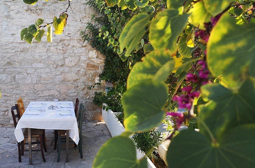 'I Folia tou Drakou:' A little tavern 20 minutes from Limassol, with a breezy courtyard and delicious kleftiko!