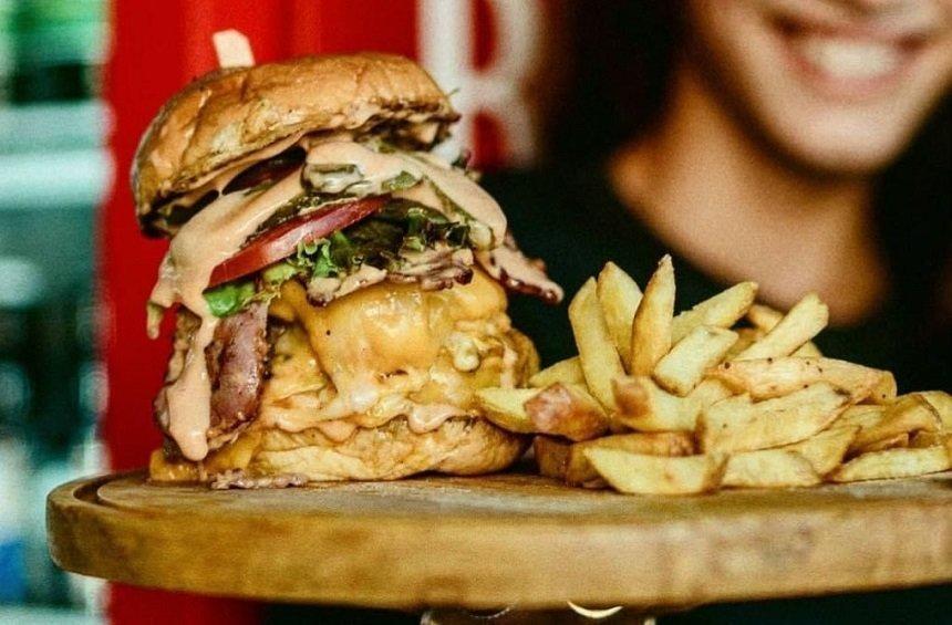 Street Food Hooligans: A well-known burger hangout in Limassol has moved to the seafront!