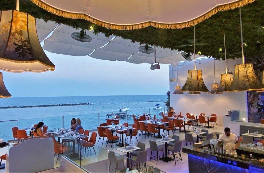 Ivy Lounge Bar: An impressive venue on the Limassol sea, for all hours of the day!
