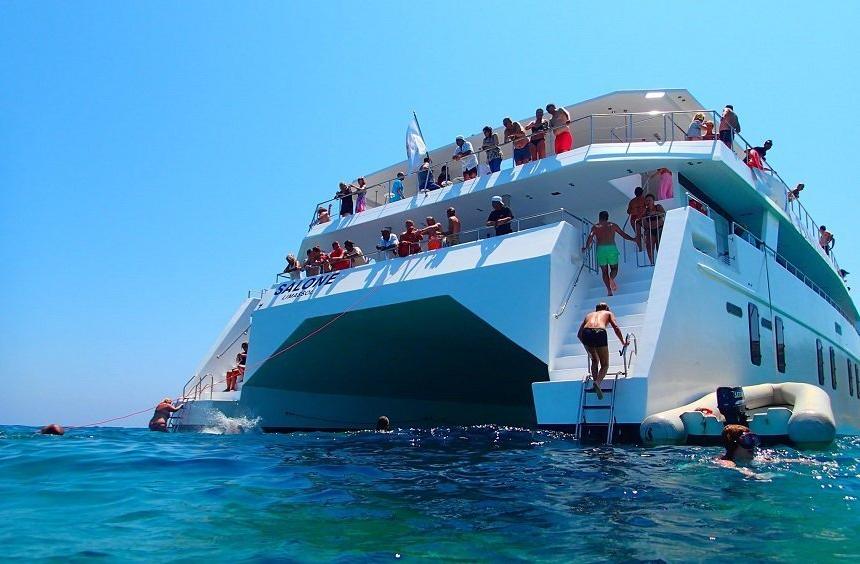 Mini catamaran cruises