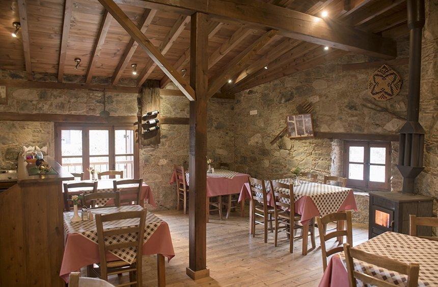 Kyperia: The tavern that also turns into a bar, at the largest mountain village in Cyprus!