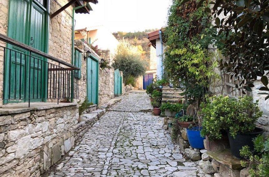 Lania: The charming village with a name that became a bone of contention!