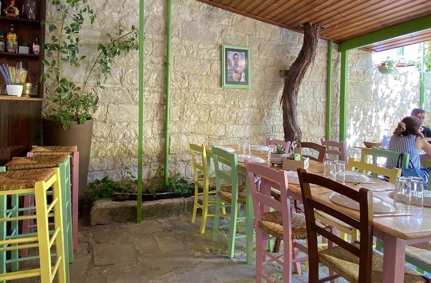 Lenia's Tavern: A traditional tavern with flavourful comfort food and Cypriot 'boukoma'!