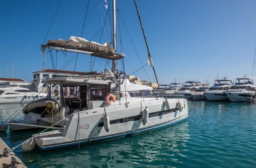 Lydia Yachts: Enjoy brunch on board, with magnificent views of Limassol's coastline!