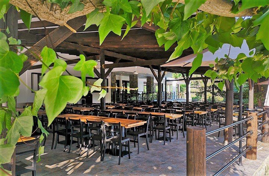 Makris Restaurant: A space that has evolved into a beloved countryside dining destination!