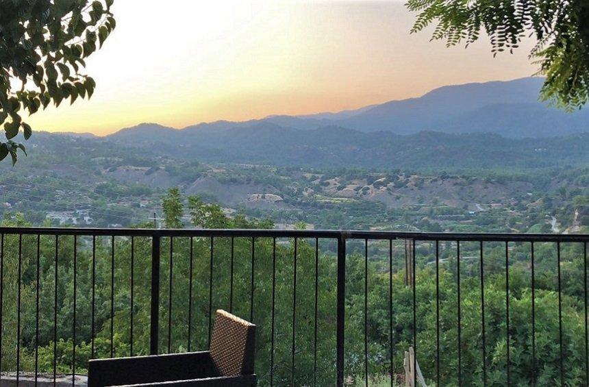 Caffe Marceletti: A modern hangout with views of Kouris valley!