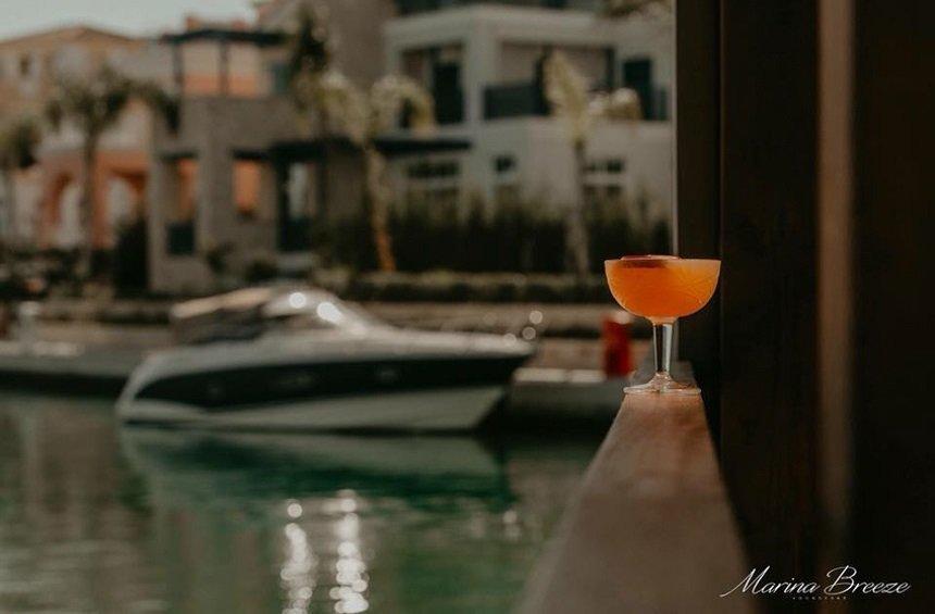 Marina Breeze: The lounge bar that feels like you're floating on a boat!