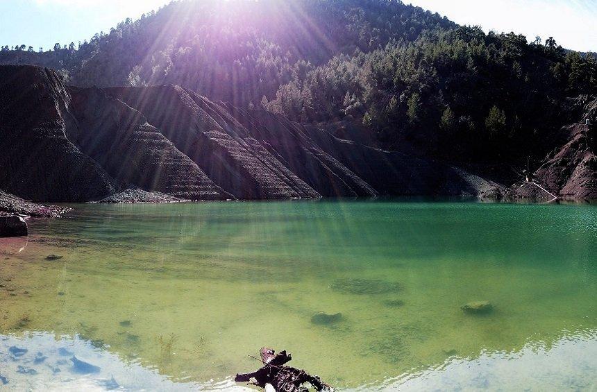 The 'secret' lake of Amiandos