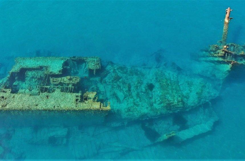 Three Sisters Shipwreck in Akrotiri