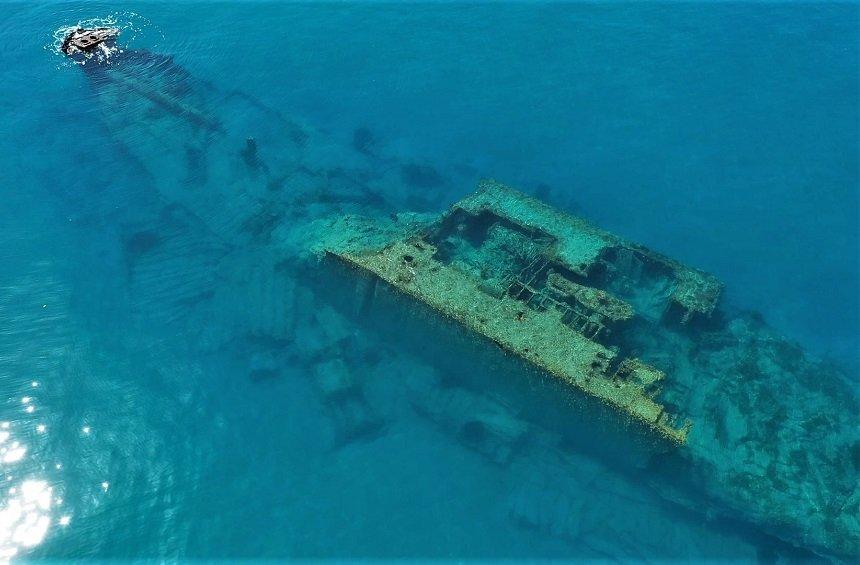 Three Sisters Shipwreck in Akrotiri