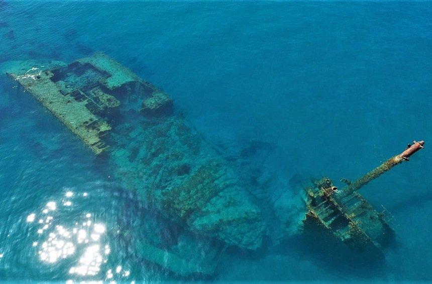 Three Sisters Shipwreck in Akrotiri