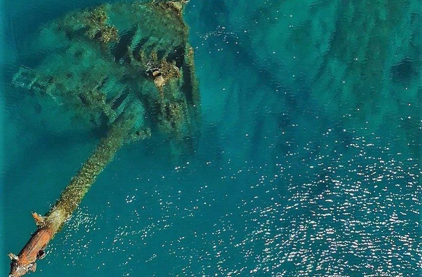 Three Sisters Shipwreck in Akrotiri