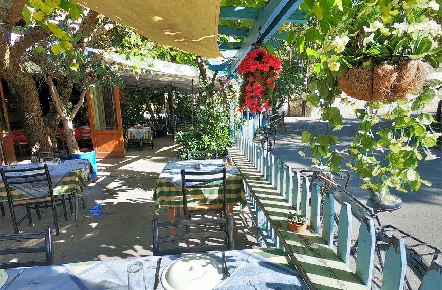 Neraida: A unique tavern in Limassol serving delicious dishes right by the river!