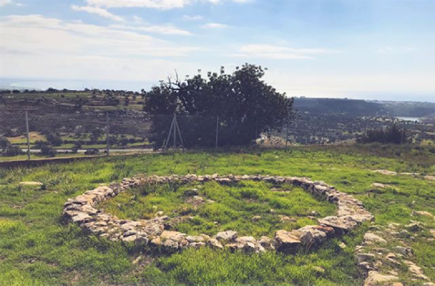 The first inhabitants of the island and their way of life, through an ancient settlement!