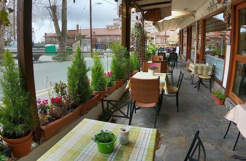 Orosimo Café: A picturesque spot for coffee, homemade sweets and snacks!