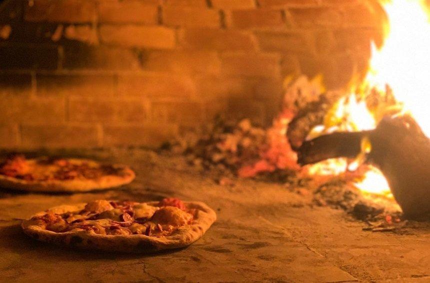 OPENING: A new hangout in  the square, for delicious pizza cooked in a wood-burning oven!