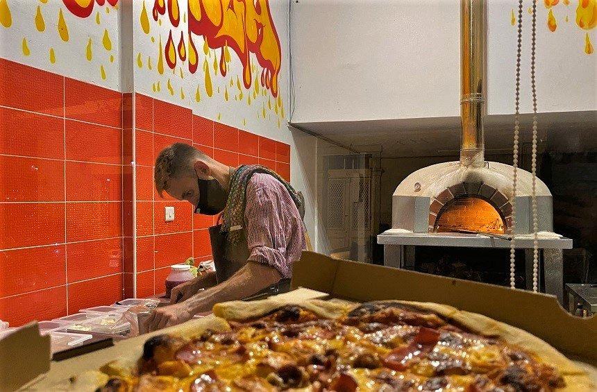 OPENING: A new hangout in  the square, for delicious pizza cooked in a wood-burning oven!