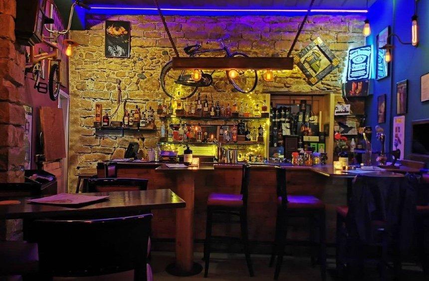 Poe Bar: An atmospheric bar, that became a modern landmark in the city!