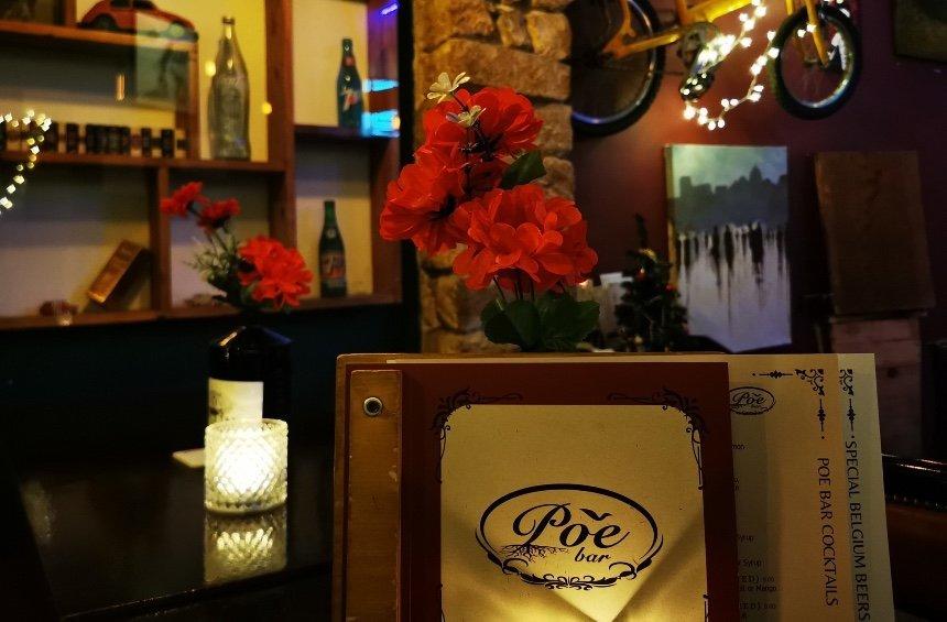Poe Bar: An atmospheric bar, which became a modern landmark, in the historic Court Square!