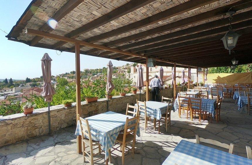 'Pyrgos' Tavern: A hangout with traditional dishes and a panoramic view of the village!