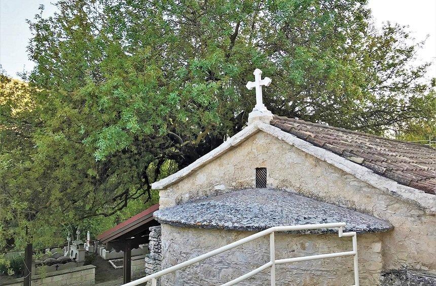 Church of Saints Sergios and Vachos (Kissousa)