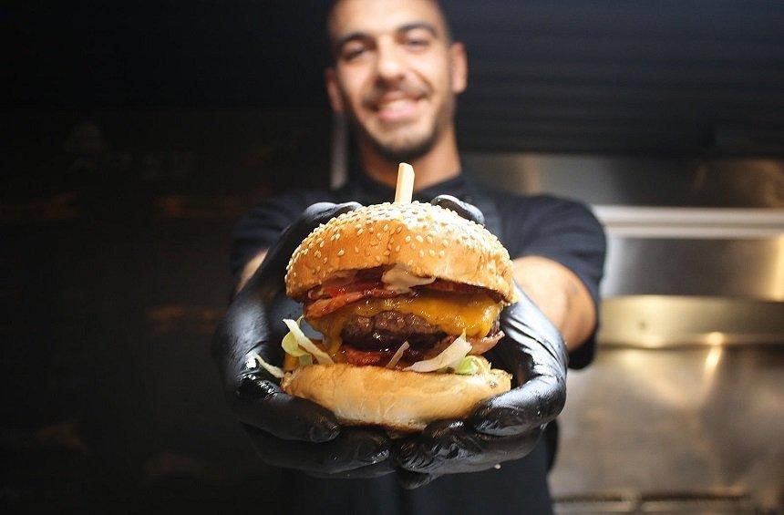 Sir Meat: A beloved Limassol burger joint opens its doors in the heart of the city!