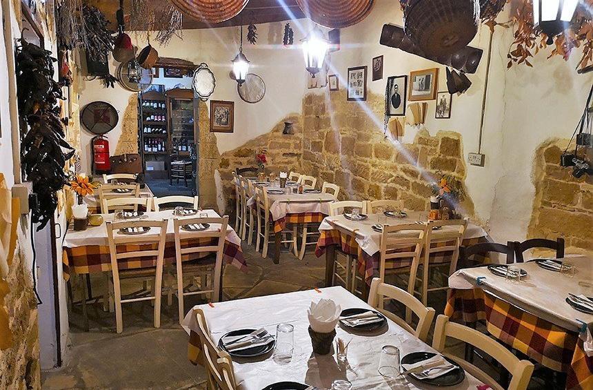 Skourouvinnos: The 'trickster' of Ayios Athanasios became one of the most well-known taverns in Limassol!