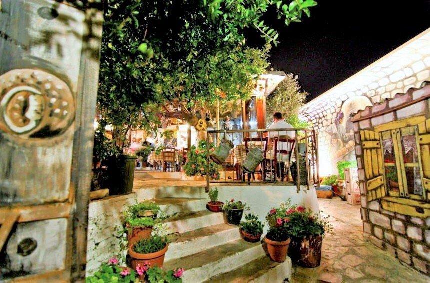 Skourouvinnos: The 'trickster' of Ayios Athanasios became one of the most well-known taverns in Limassol!