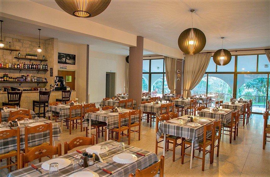Strofi stin Geusi: A family-run tavern with 30 years of tradition in the Limassol mountains!