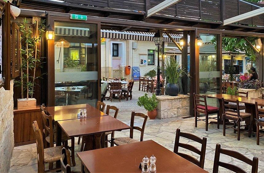 Symposio: A tavern that stood out in mountainous Limassol, has also moved to the coast!