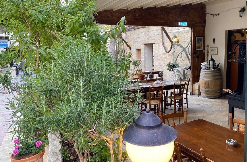 O Vrakas Tavern: A tavern that made its mark on the picturesque Pissouri Square!
