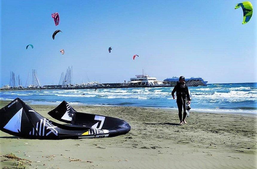 Kitesurfing