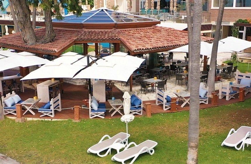 Wanax Bar: The ethnic-style beach bar that turned a Limassol beach into something straight out of Cuba!