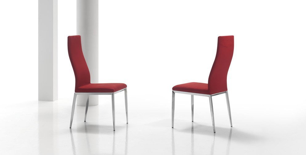 This simple clean-lines chair is perfect for a casual style in any environment