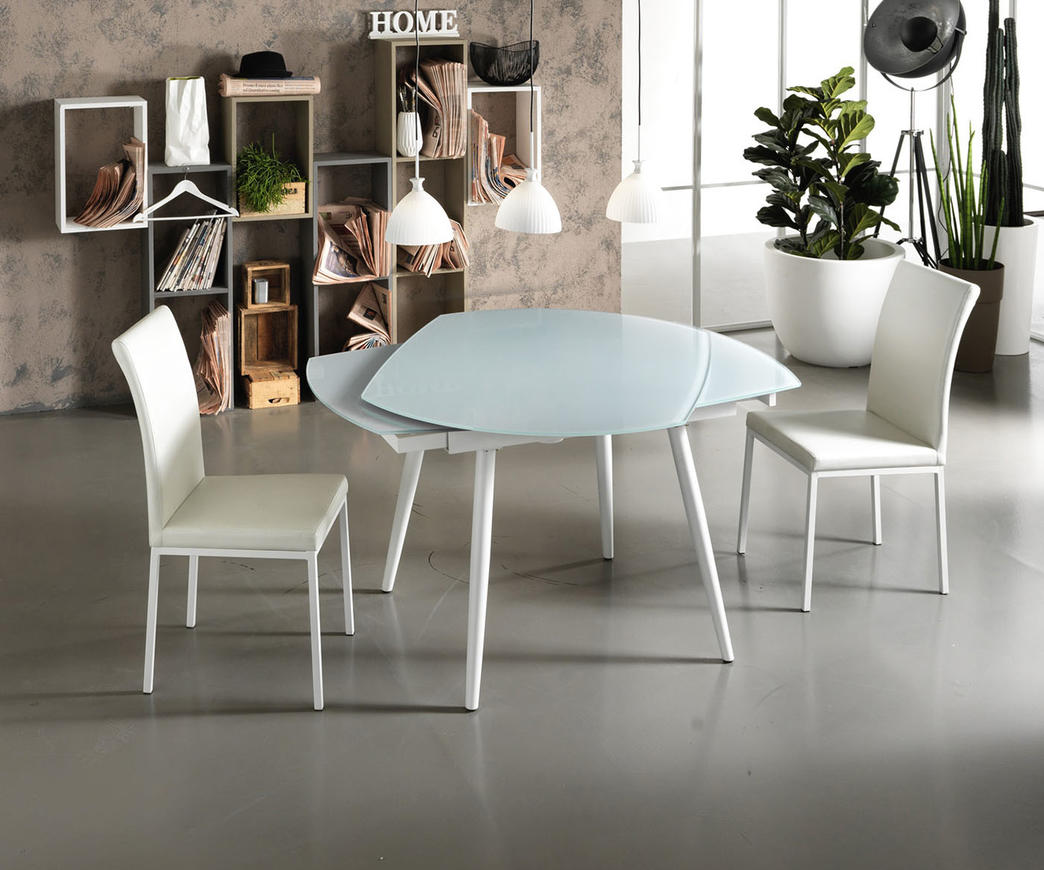 Elegant and refined extendable glass table retains the same outstanding rotating opening mechanism!