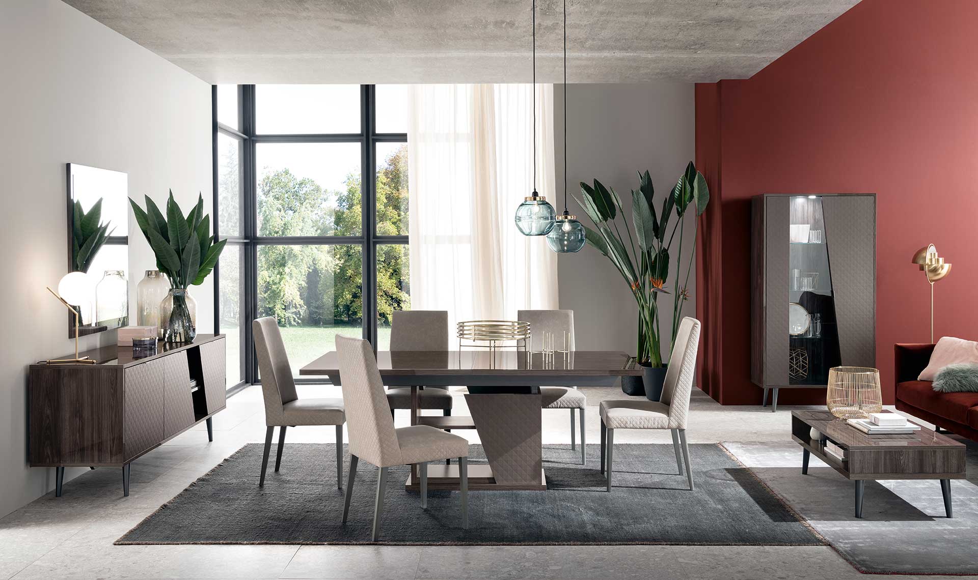 Combine wood with leather and luxury with funcionality! New dining table in store!