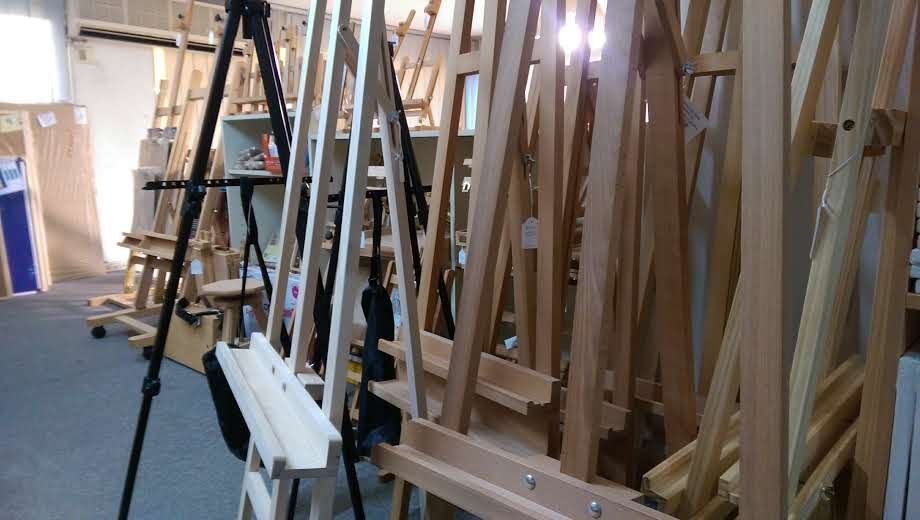 New arrival! Easels and wooden boxes